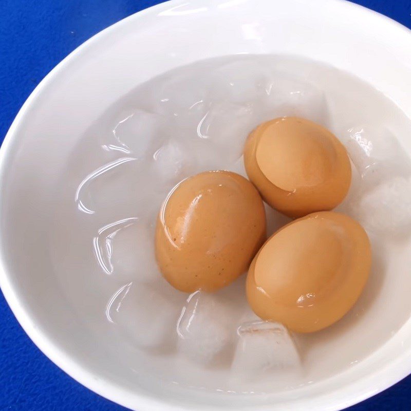 Step 3 Boil the soft-boiled eggs Fish cake wrapped with soft-boiled egg