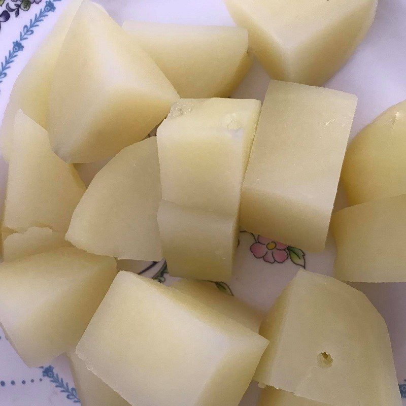 Step 1 Boil and mash the potatoes Puff potato cake (recipe shared by users)