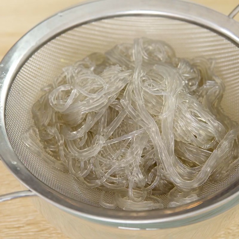 Step 5 Boil and mix noodles Korean-style colorful noodles