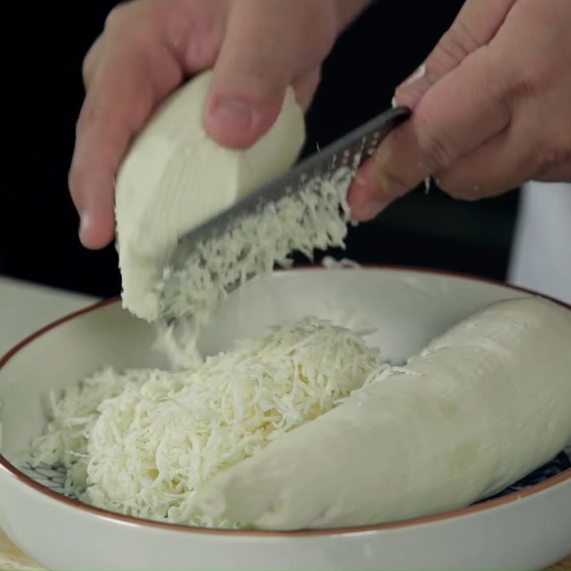 Step 1 Grate Cassava Spicy Cassava Cake with Meat