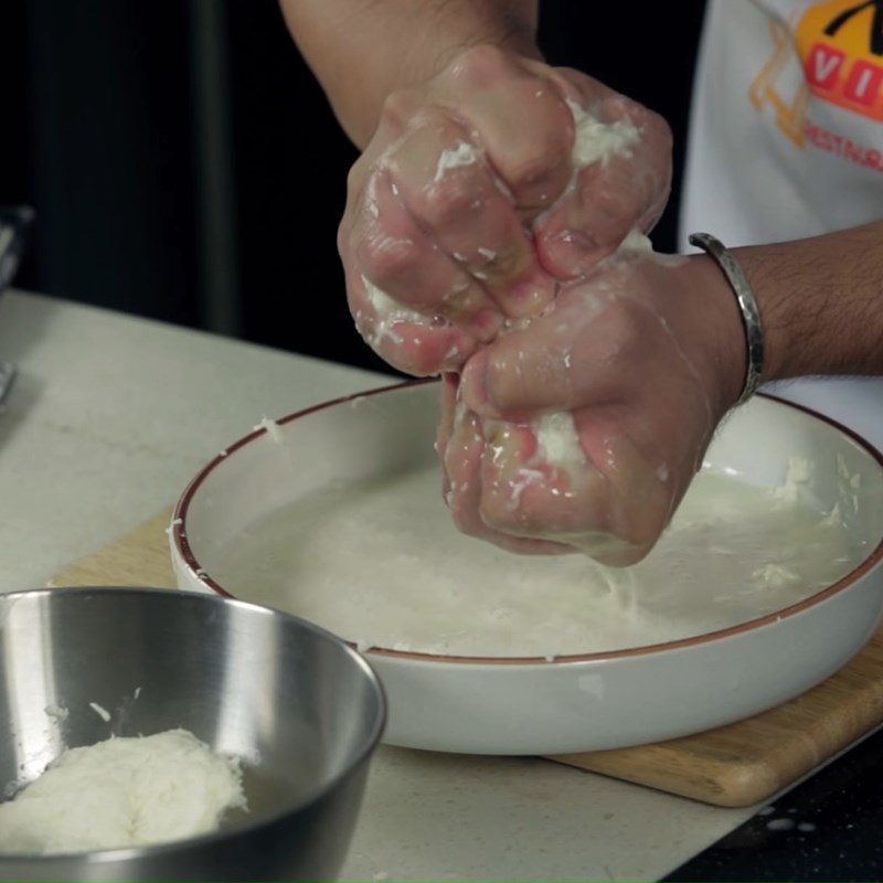 Step 1 Grate Cassava Spicy Cassava Cake with Meat