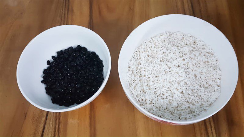 Ingredients for black bean sticky rice using a rice cooker