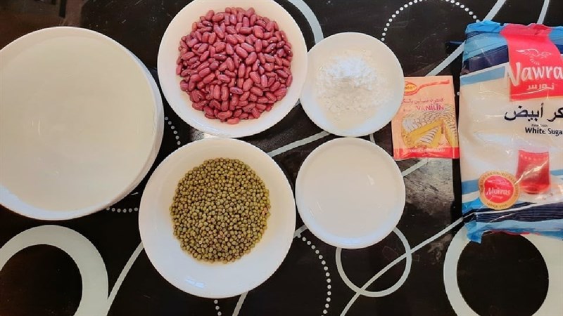 Ingredients for the dish red bean soup cooked with green beans