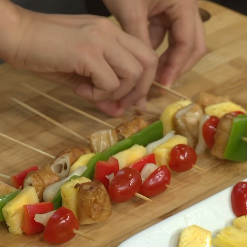 Step 3 Skewering and grilling the meat substitute Grilled meat substitute with vegetables