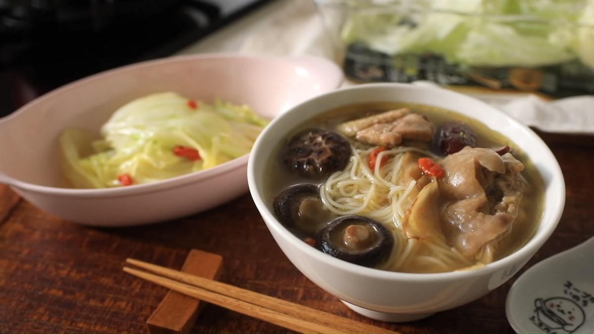 3 Simple and Delicious Ways to Cook Chicken Noodles for a Nutritious Breakfast 2 Mì gà nấm