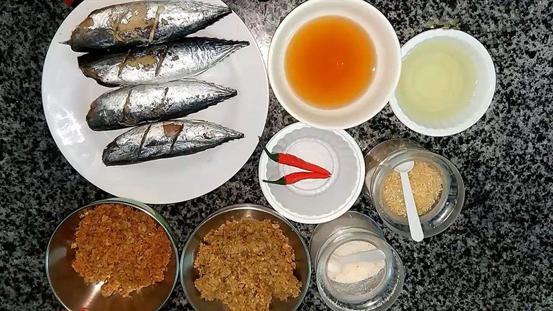 Ingredients for the dish 2 ways to make mackerel cooked with lemongrass and chili