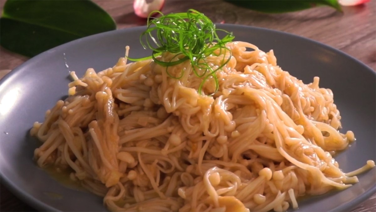 2 Ways to Make Delicious Stir-Fried Garlic Enoki Mushrooms and Stir-Fried Fragrant Loofah 2 Stir-fried Enoki Mushrooms with Garlic