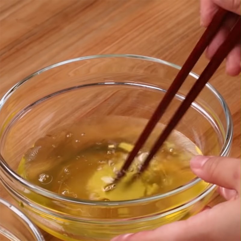 Step 1 Beat the eggs for spicy fried egg kimbap