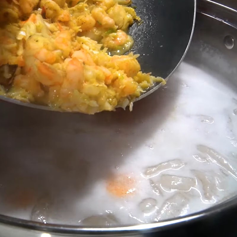 Step 5 Cooking crab noodle soup Crab noodle soup with coconut milk