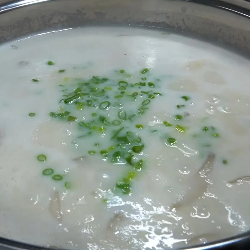 Step 5 Cooking crab noodle soup Crab noodle soup with coconut milk