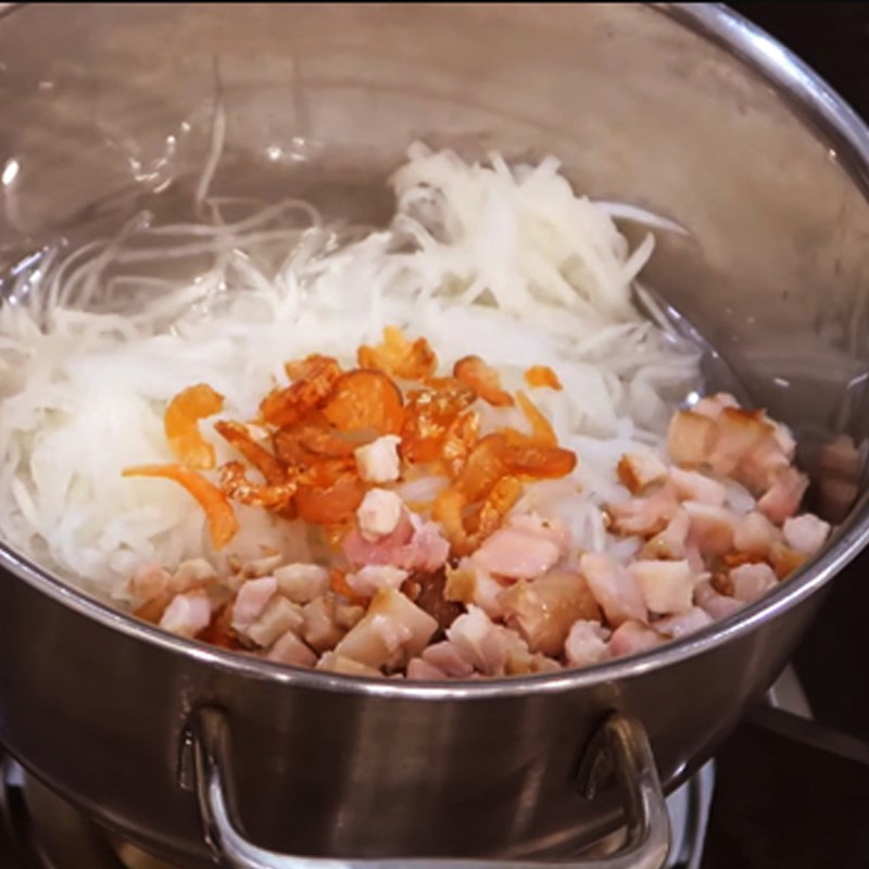 Step 5 Cooking cake Steamed radish cake
