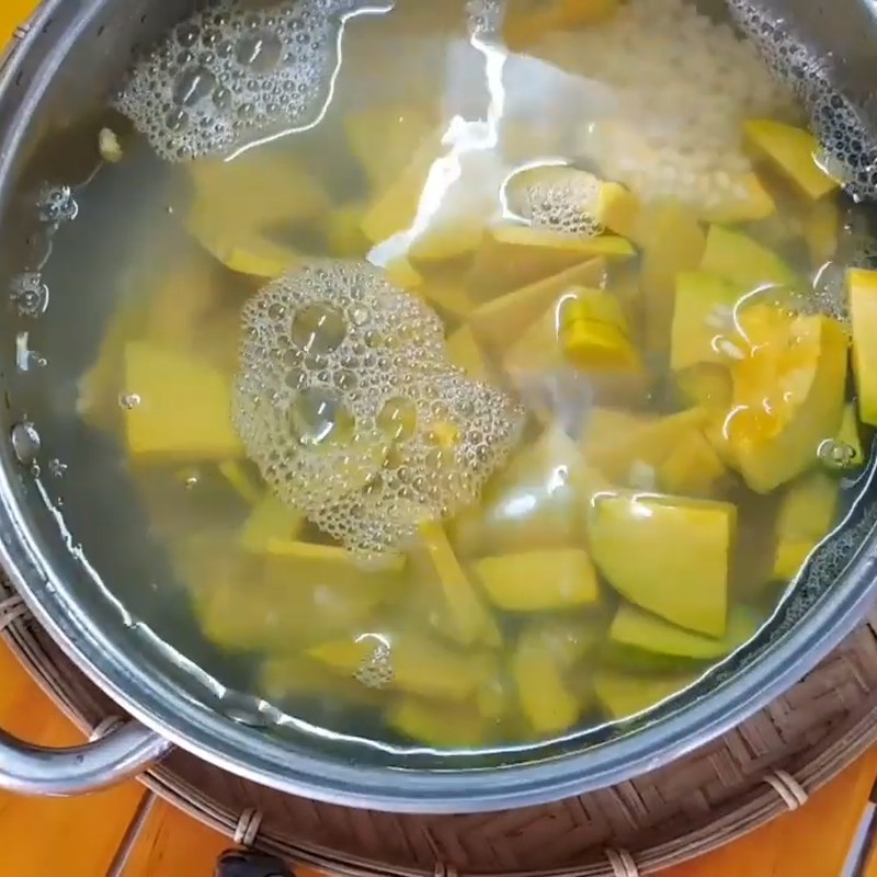 Step 2 Cooking pumpkin and mung beans Mung bean pumpkin milk