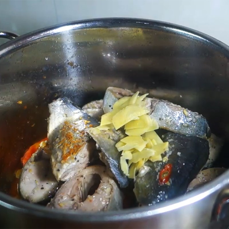 Step 6 Cooking fish noodle soup Fish noodle soup