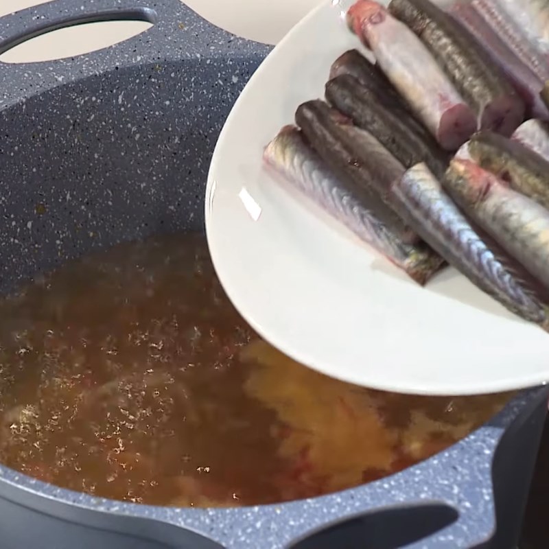 Step 4 Cooking mudfish Sour soup with mudfish and water lily