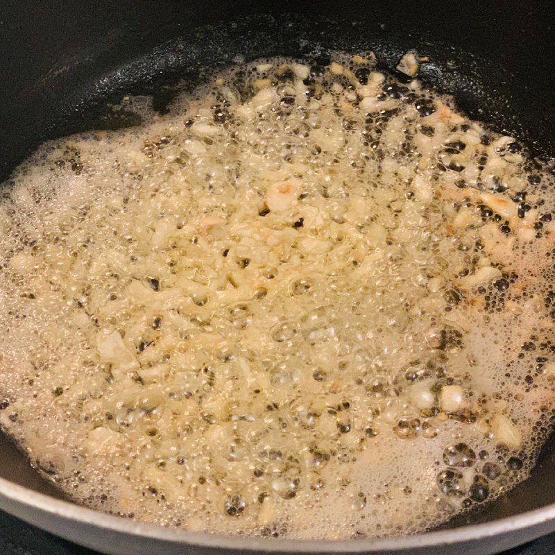 Step 2 Cook seafood curry (recipe shared by users)