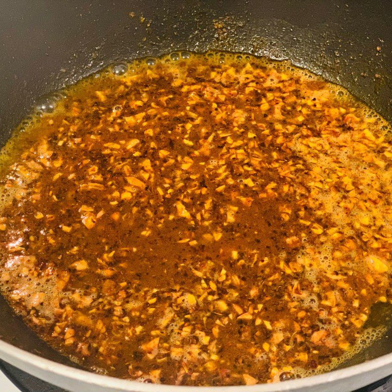 Step 2 Cook seafood curry (recipe shared by users)