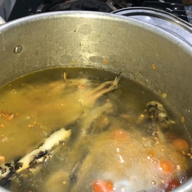 Step 4 Cooking soup Beef fish cooking sour soup