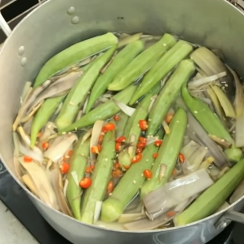 Step 3 Cooking soup Dried stingray cooked sour soup with okra