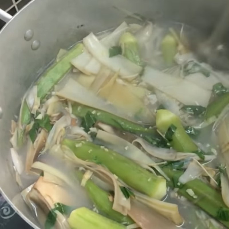 Step 3 Cooking soup Dried stingray cooked sour soup with okra