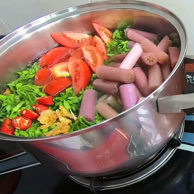 Step 3 Cooking soup Sour soup with snakehead fish and water lily flowers