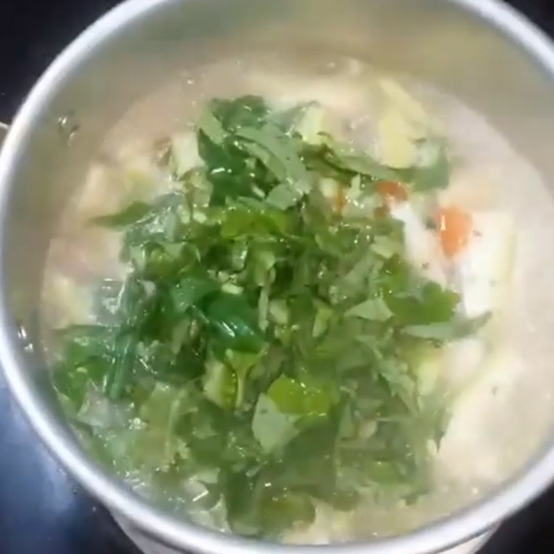 Step 3 Cooking soup with clams and bottle gourd