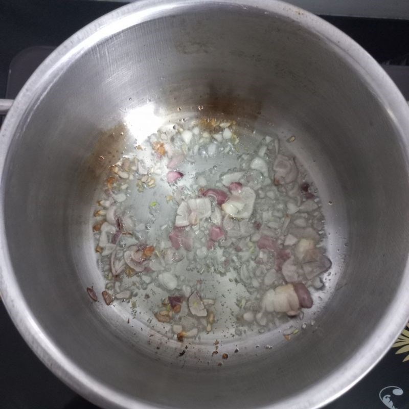Step 2 Cooking soup Fresh shrimp broccoli soup