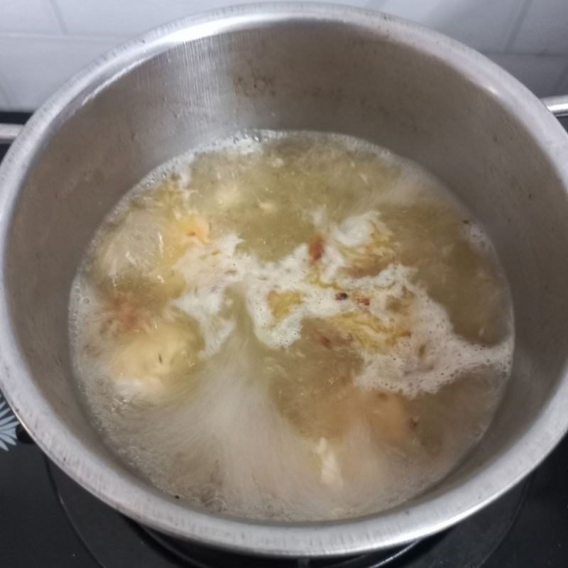 Step 2 Cooking soup Fresh shrimp broccoli soup