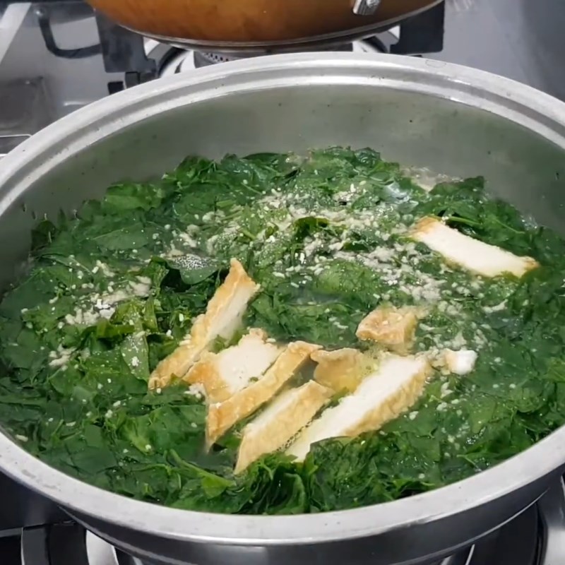 Step 2 Cooking the Soup of Vegetarian Water Spinach with Tofu and Vegetarian Fish Cake