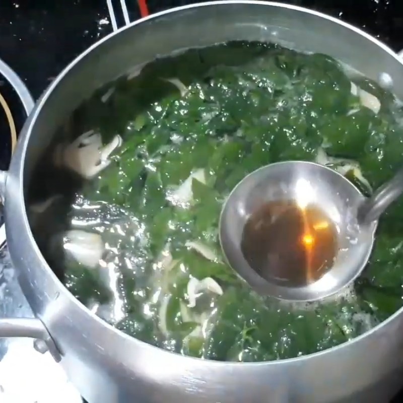 Step 2 Cook the soup for vegetarian bitter melon soup with straw mushrooms and tofu