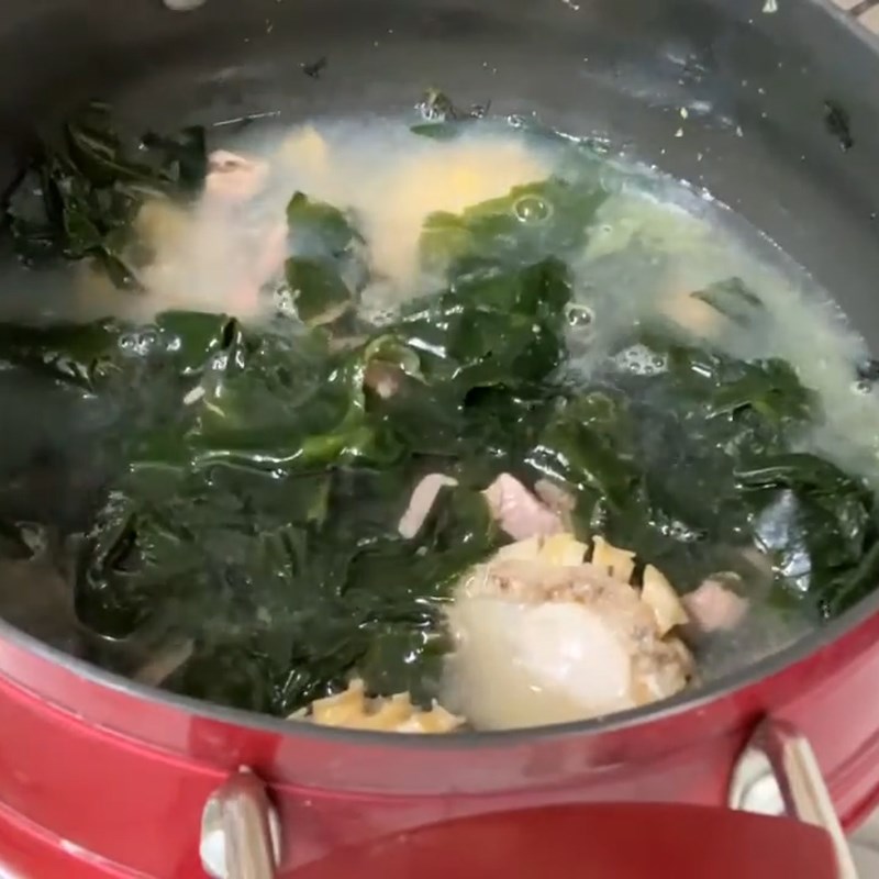 Step 3 Cooking Seaweed Abalone Soup