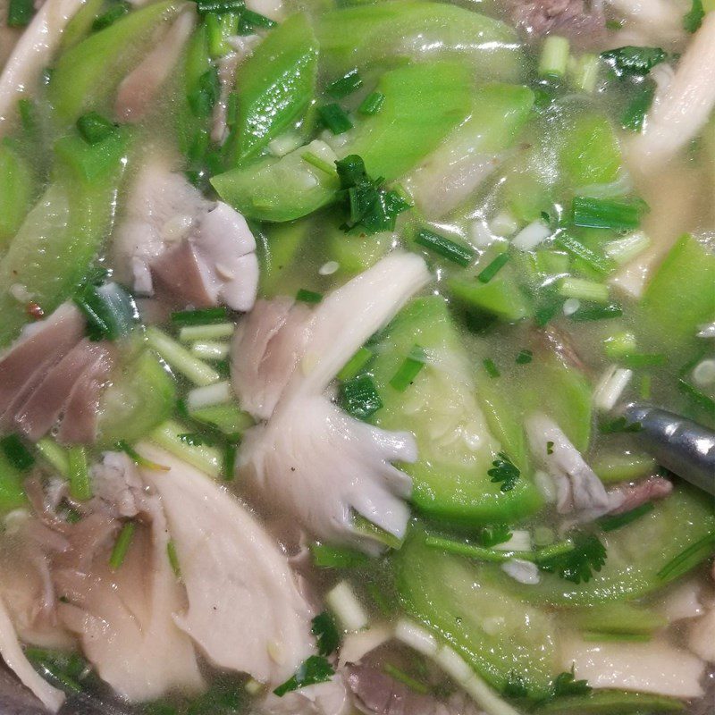 Step 3 Cooking soup with gourd, beef, and oyster mushrooms