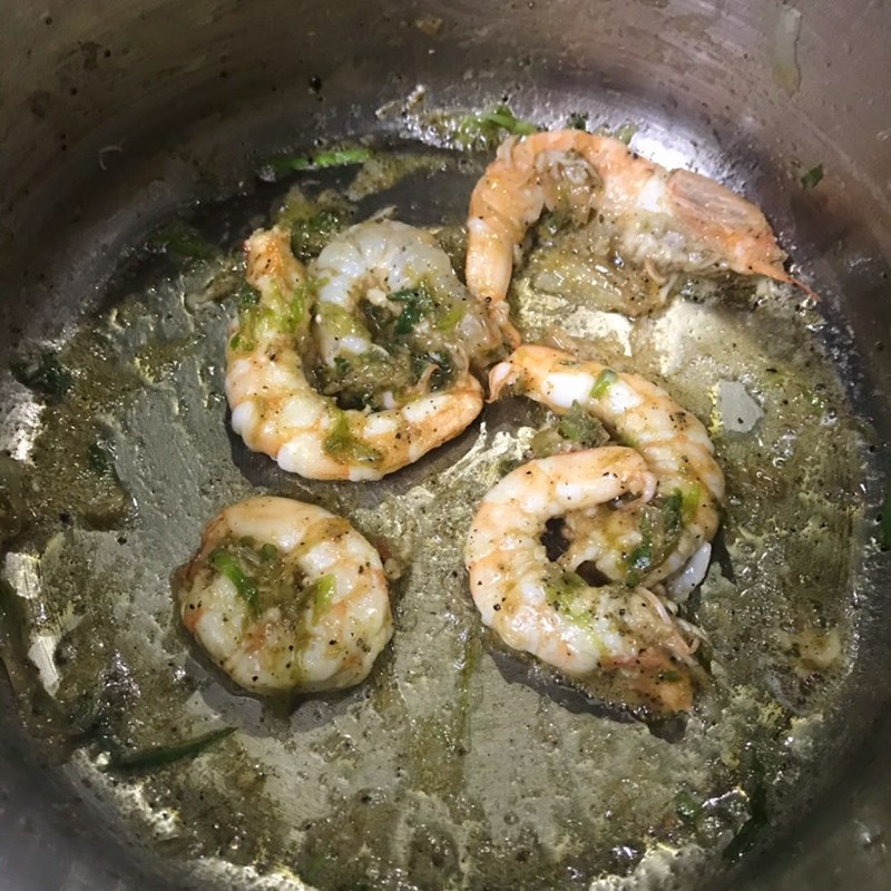 Step 2 Cook the soup for vegetable soup with shrimp