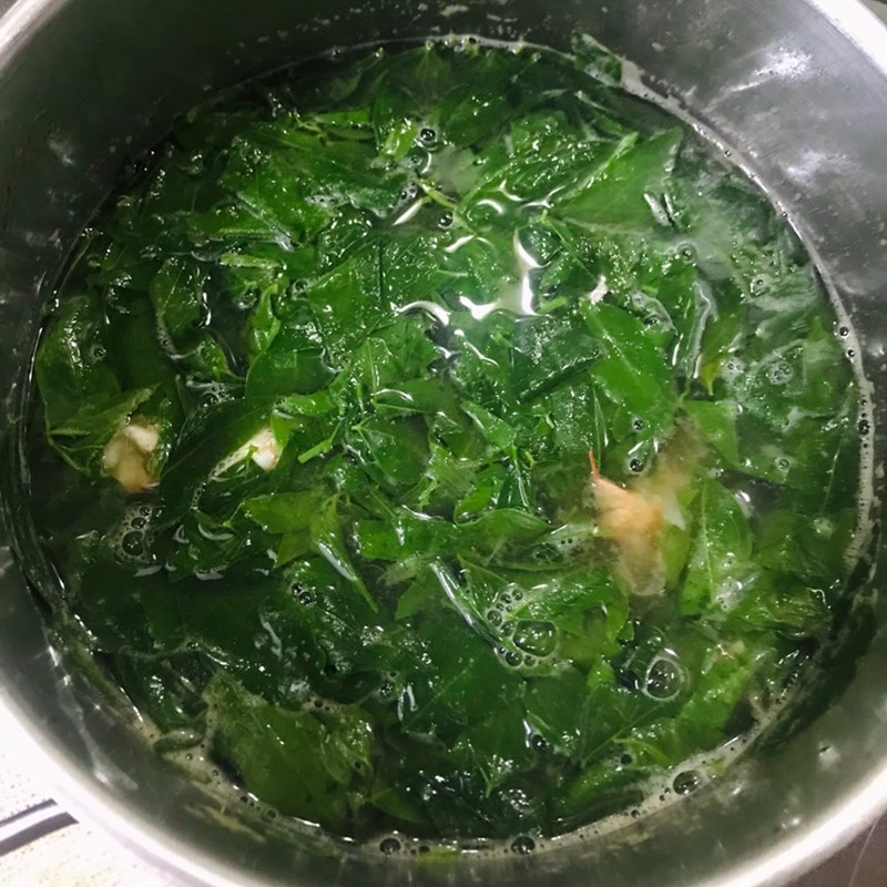 Step 2 Cook the soup for vegetable soup with shrimp
