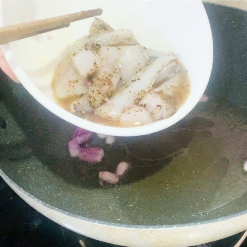 Step 3 Cook the fish soup with water spinach Fish soup with water spinach