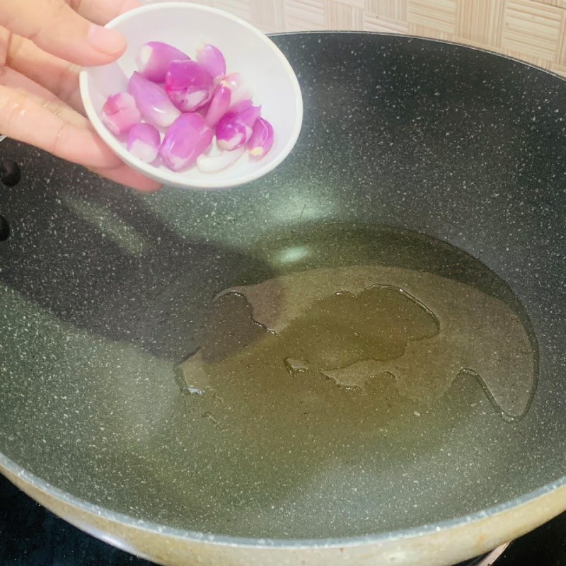 Step 3 Cook the fish soup with water spinach Fish soup with water spinach