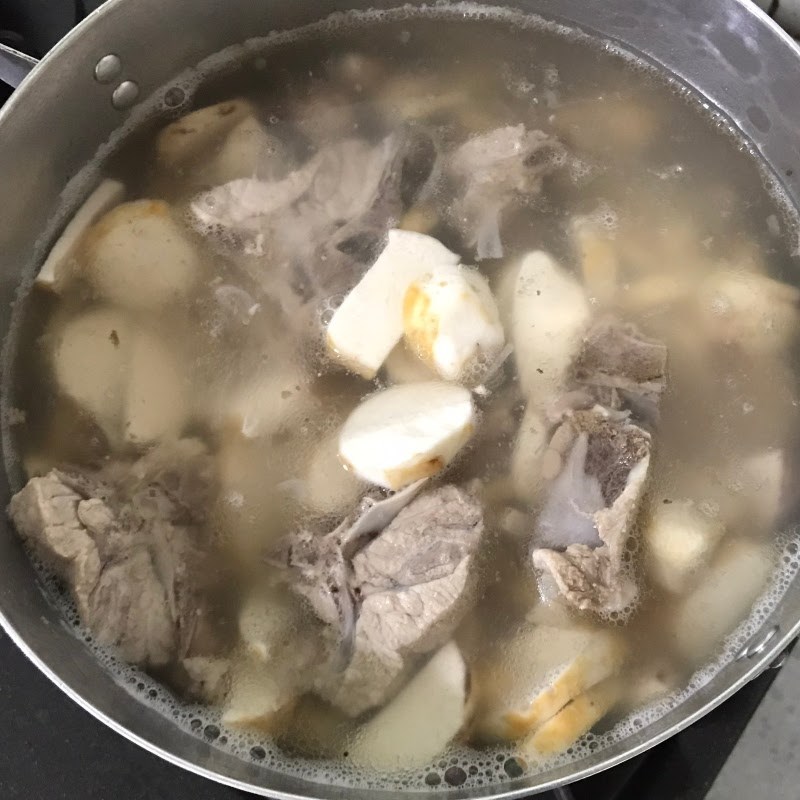 Step 3 Cooking taro soup with bones Taro soup with bones