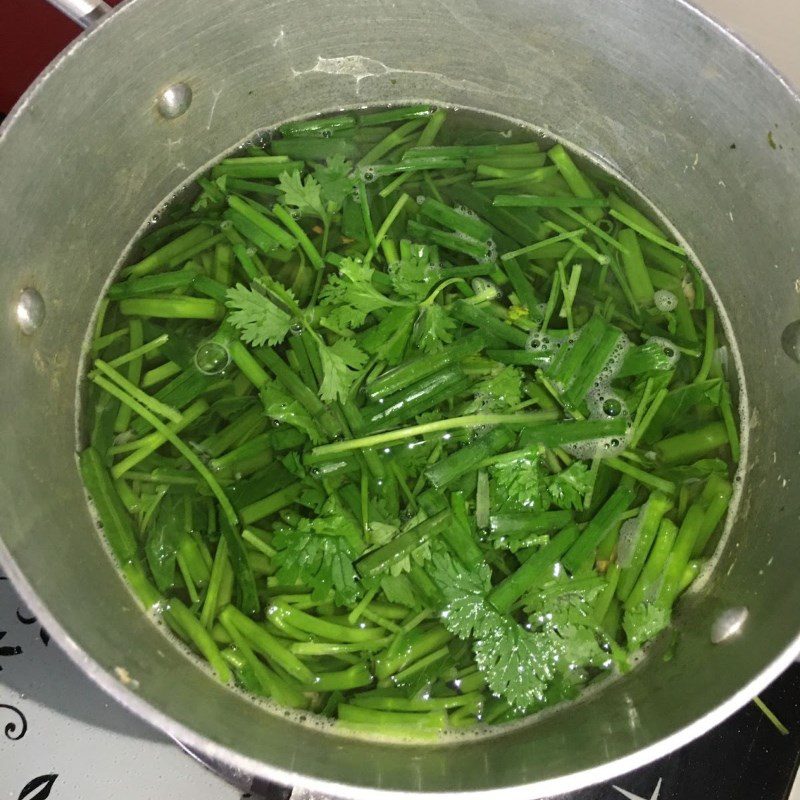 Step 2 Cooking water spinach soup with dried shrimp Water spinach soup cooked with dried shrimp