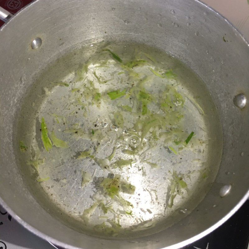 Step 2 Cooking water spinach soup with dried shrimp Water spinach soup cooked with dried shrimp