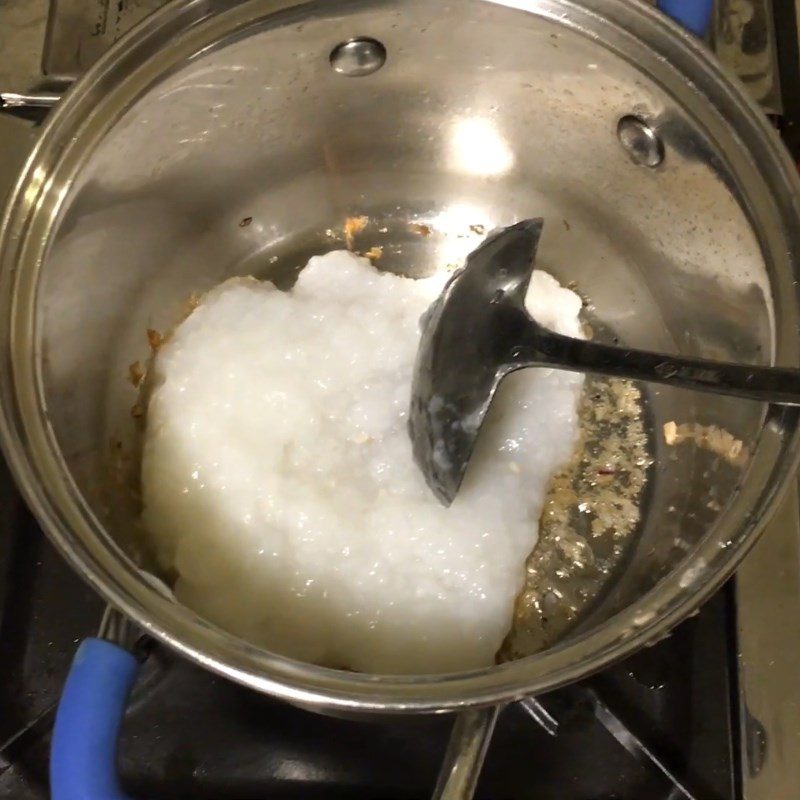 Step 4 Cook the porridge Salmon porridge with spinach