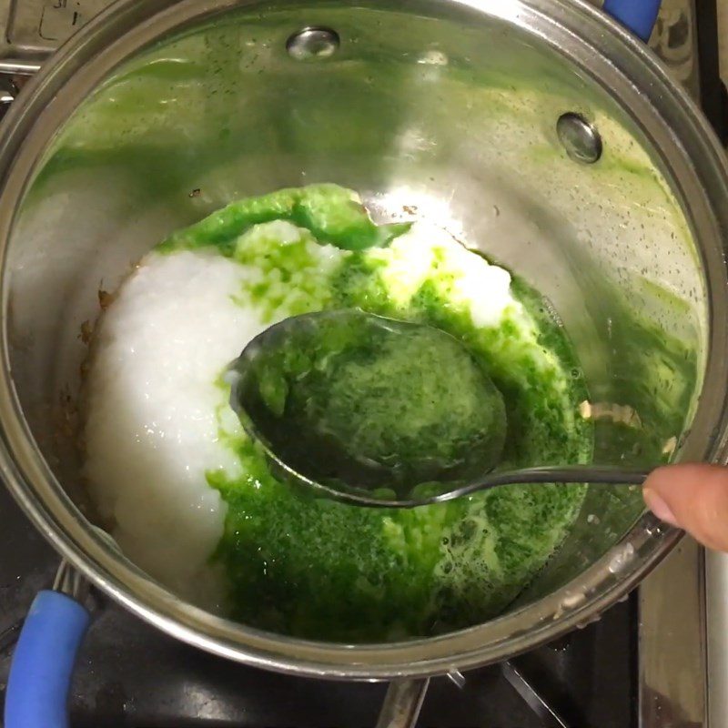 Step 4 Cook the porridge Salmon porridge with spinach