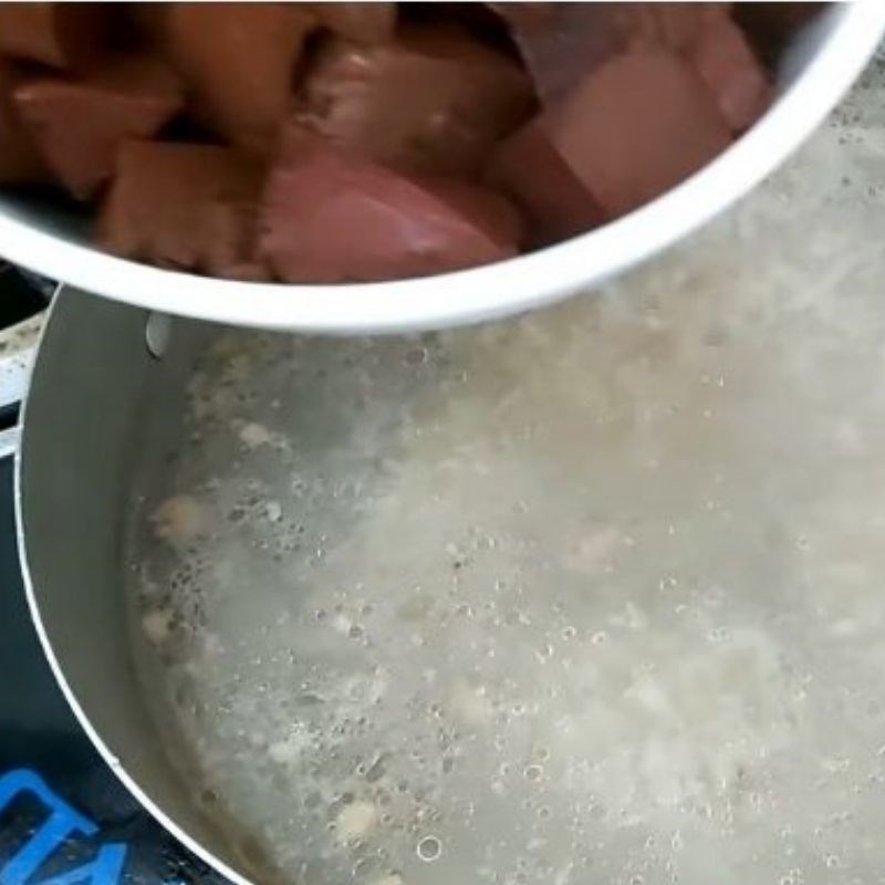 Step 4 Cooking porridge Blood porridge with minced meat