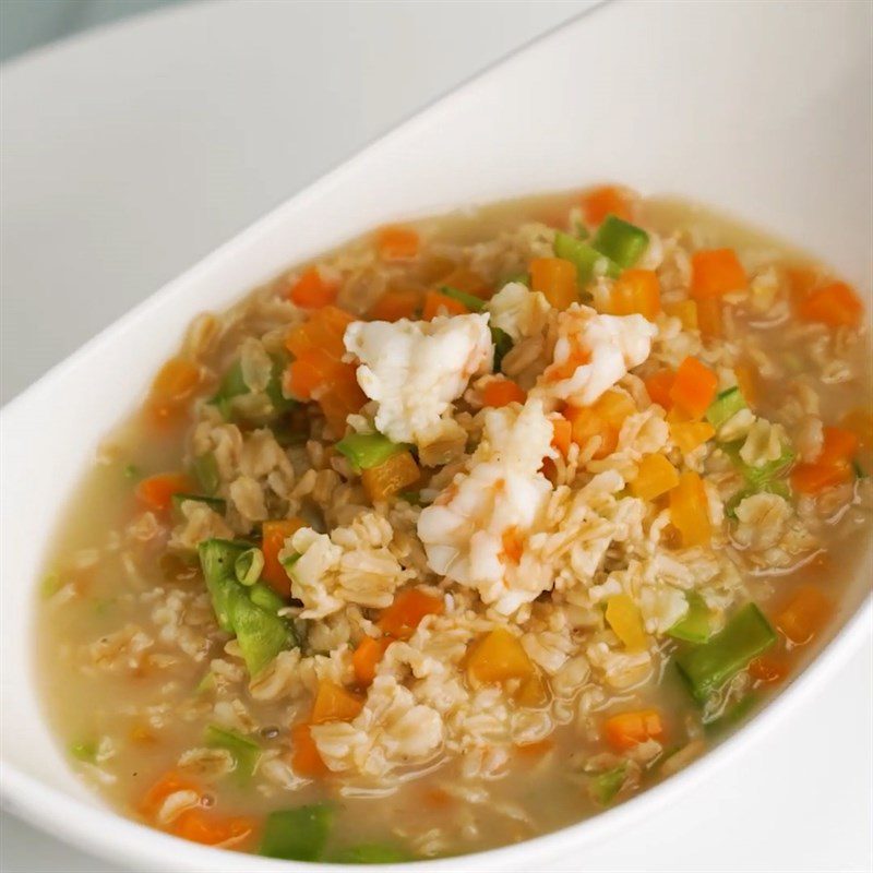 Step 4 Cooking oatmeal porridge with shrimp and vegetables
