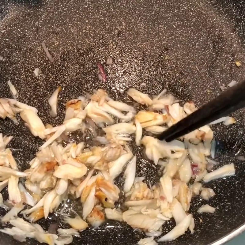 Step 4 Sauté crab Crab porridge with carrot