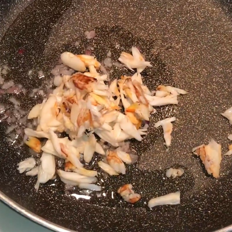 Step 4 Sauté crab Crab porridge with carrot