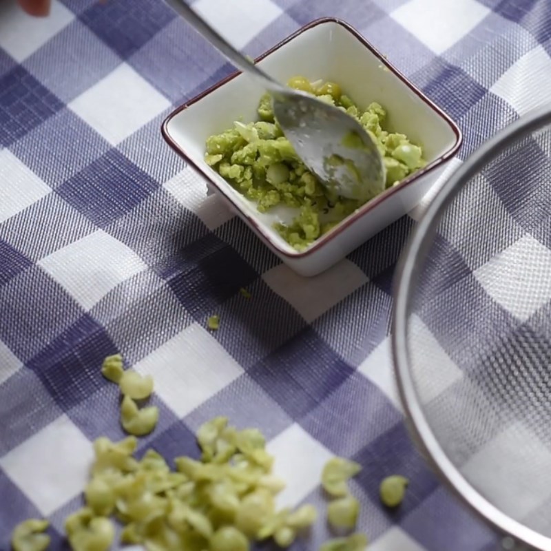 Step 3 Cooking porridge Salmon porridge with peas