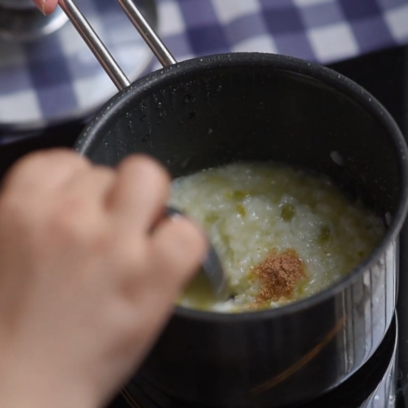 Step 3 Cooking porridge Salmon porridge with peas