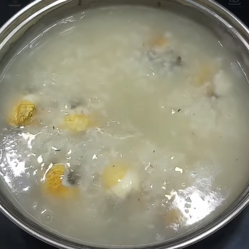 Step 3 Cook porridge Duck egg porridge with mustard greens