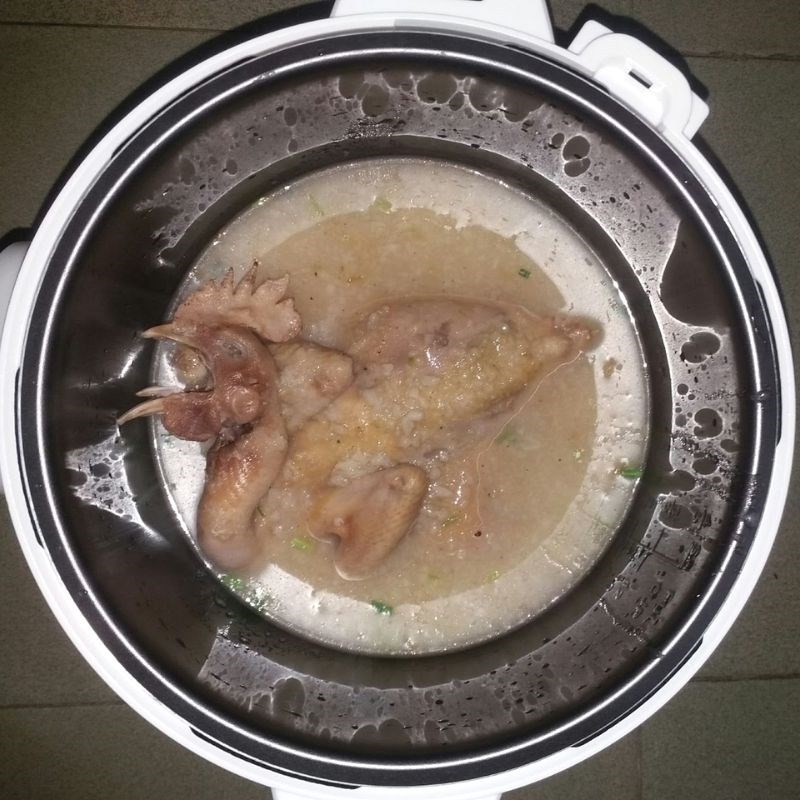Step 2 Cooking chicken porridge with straw mushrooms using a pressure cooker