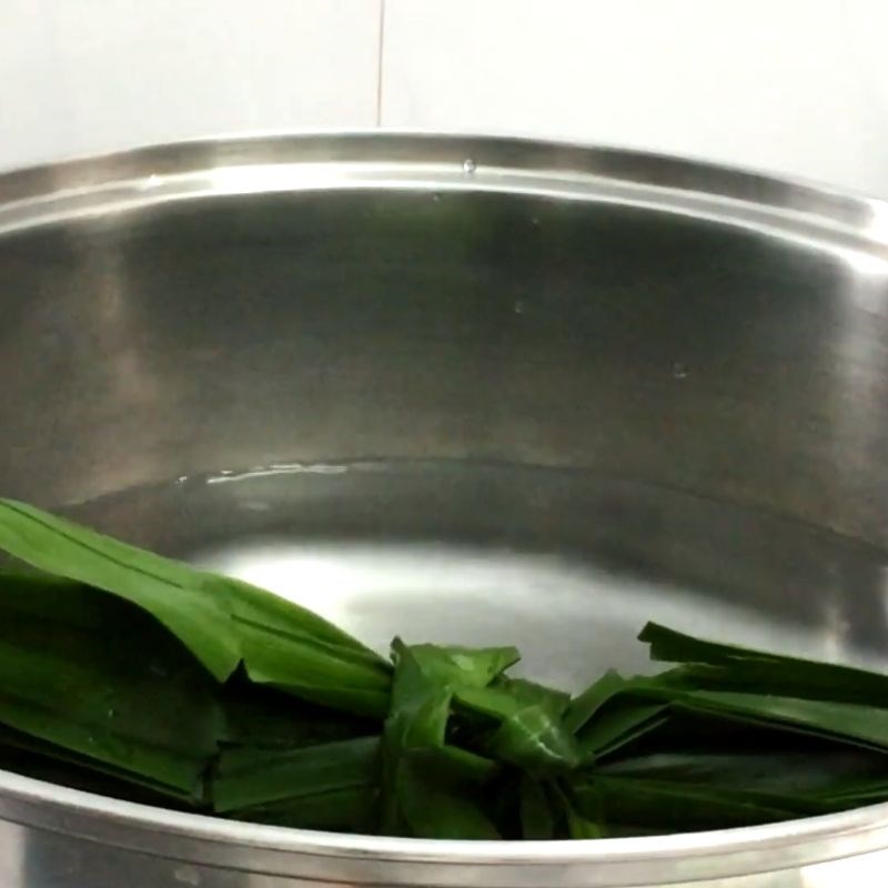 Step 4 Cook the mung bean longan dessert Mung bean longan dessert