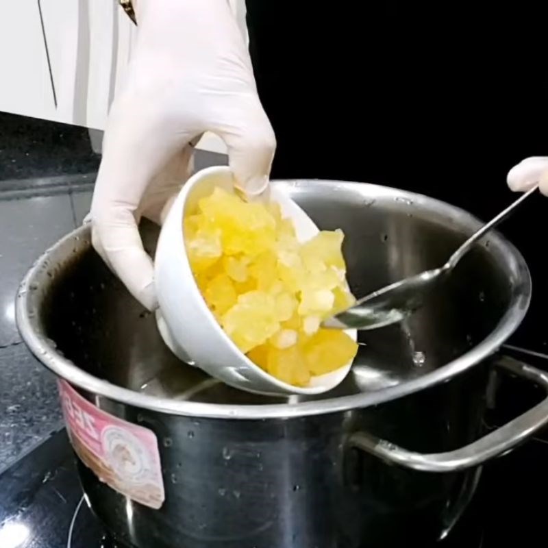 Step 2 Cook Longan and Aloe Vera Dessert